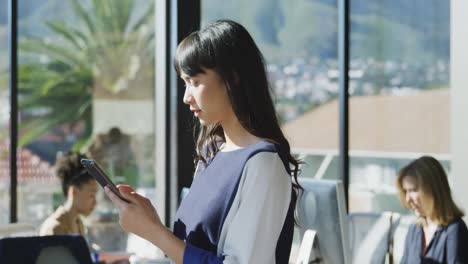 Young-woman-using-tablet-computer