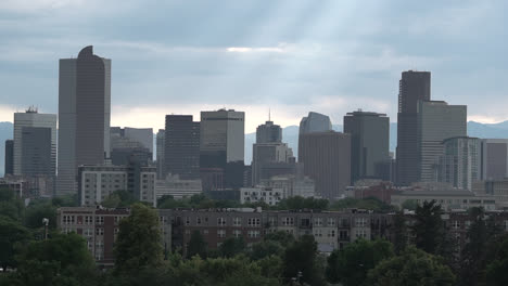 Sunrays-And-Clouds-Over-The-Denver-Skyline---Daytime-to-Night-Timelapse