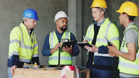 reunión del equipo de construcción