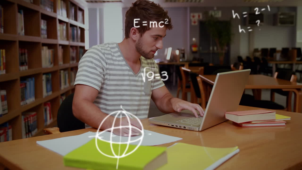animación de ecuaciones matemáticas sobre un hombre caucásico usando una computadora portátil y tomando notas