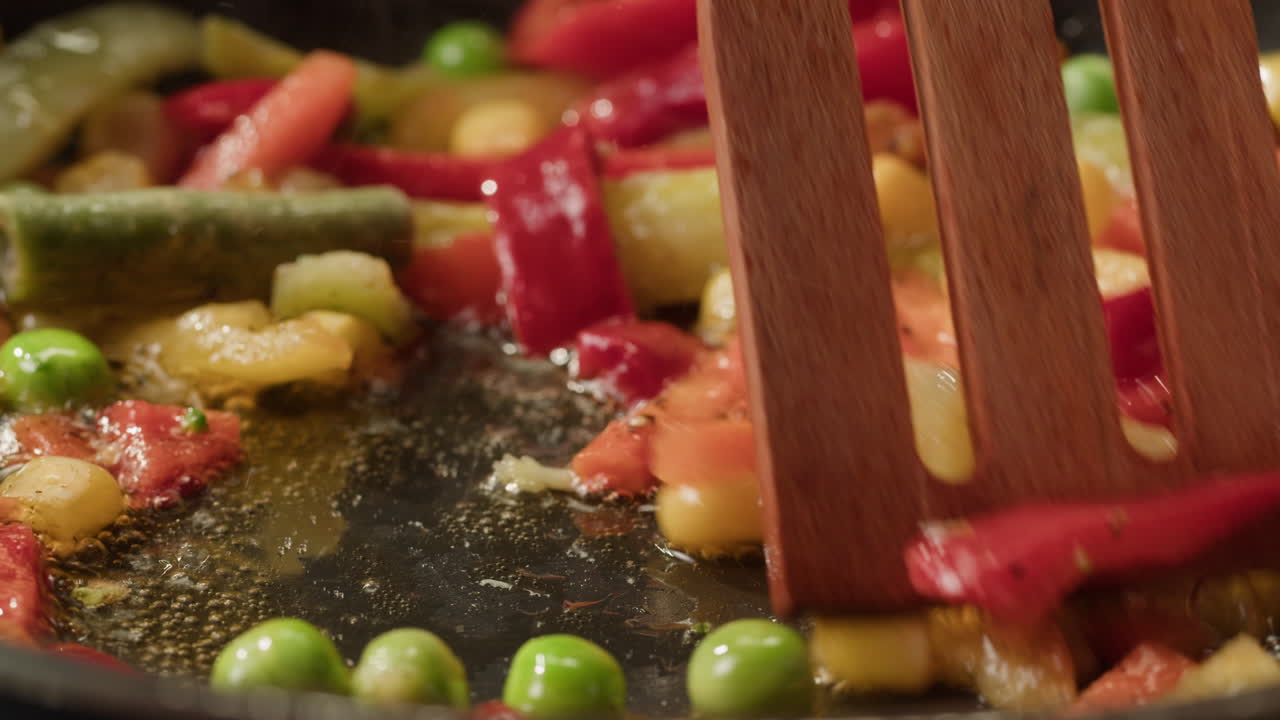 freír verduras de colores