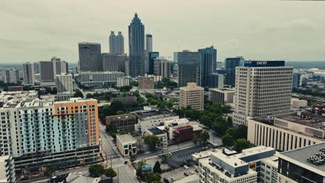 vista aérea del centro de peachtree en el centro de atlanta rascacielos, edificios del horizonte y paisaje urbano, georgia, ee.uu.