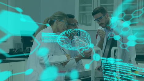 animación de procesamiento de datos y fórmula química sobre científicos caucásicos en el laboratorio