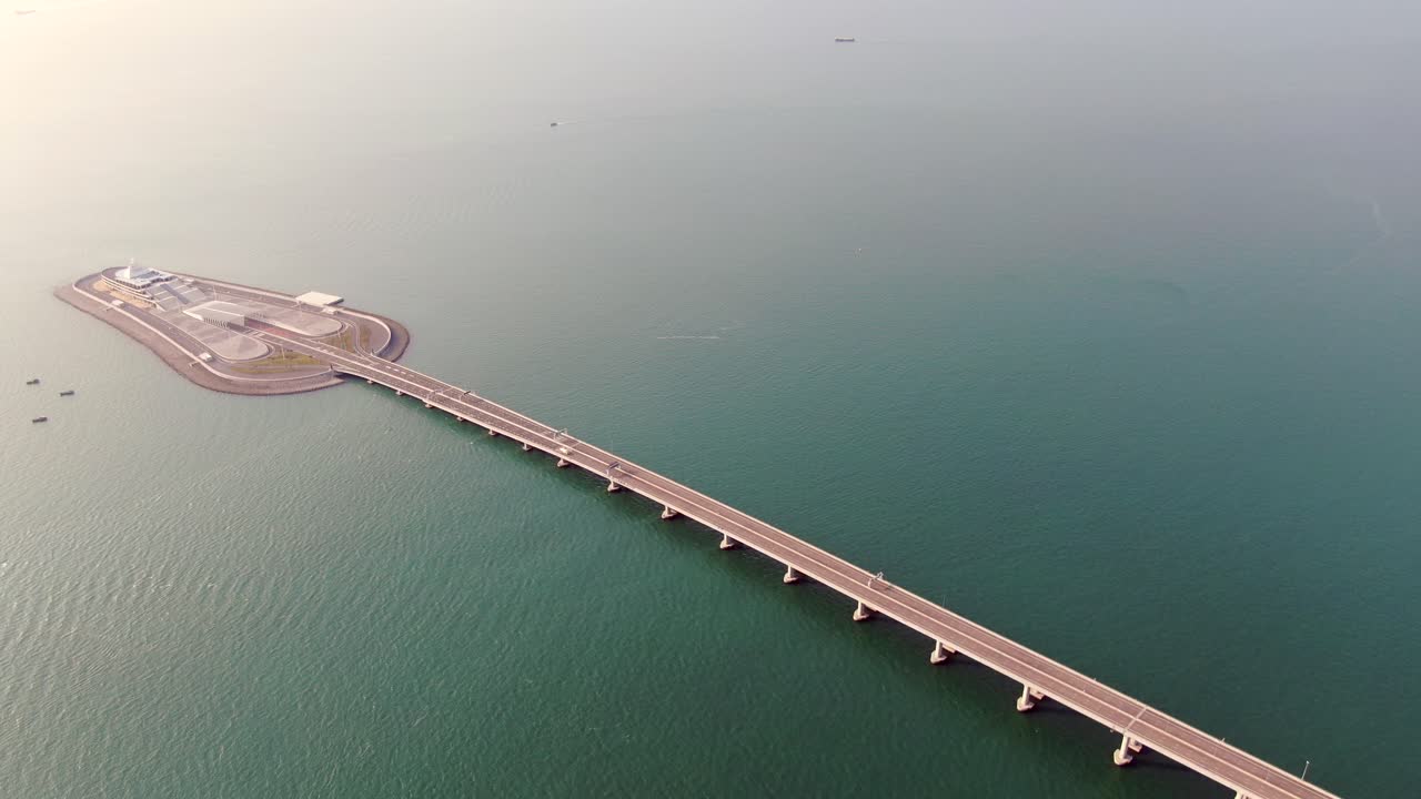 세계에서 가장 긴 바다를 건너는 홍콩-주하이-마카오 대교