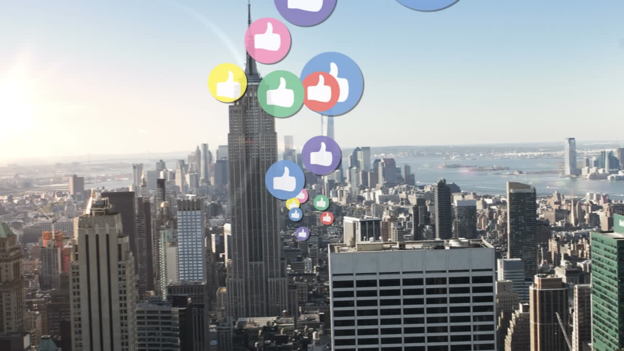 Animação de ícones de "curtir" de redes sociais sobre paisagem urbana