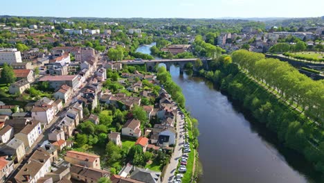 Pont-Neuf-or-new-bridge-on-Vienne-River,-Limoges-in-France