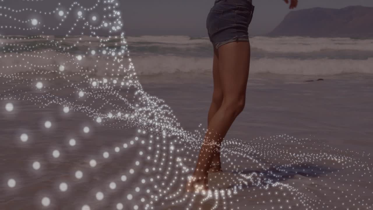 여성이 파도에 발을 담그고 발목 주위에서 물결치는 애니메이션 메시를 시작하여 기술 데모를 진행해요