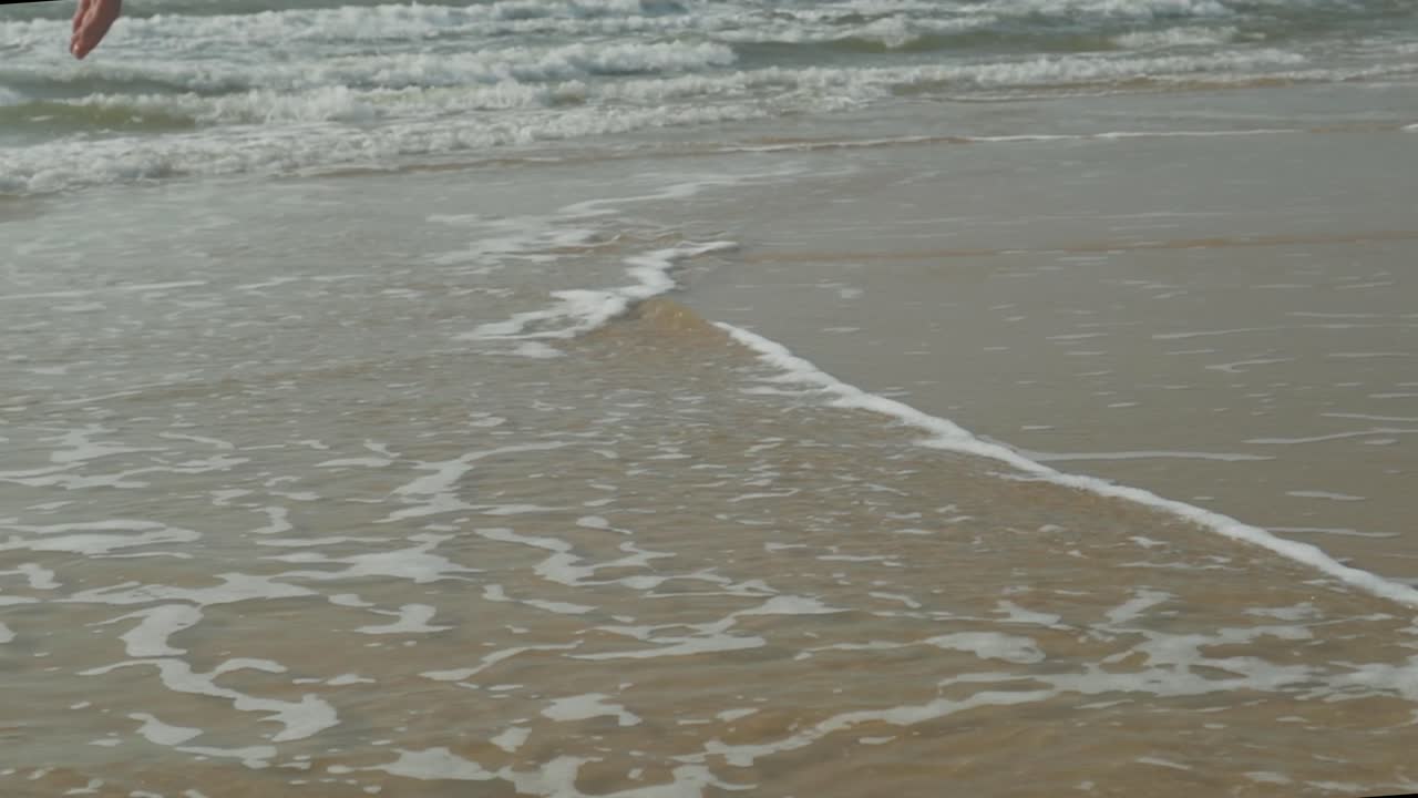 이국적인 해변의 투르코이즈색 해안이 살아납니다.