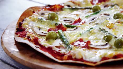 baked pizza with vegetable toppings