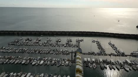 puerto deportivo de brighton, sussex, reino unido