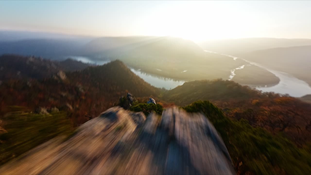 fpv 다이빙을 통해 급상승하는 동적 fpv 샷