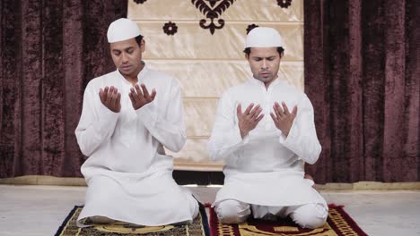 muslim men doing rituals of ramadan prayer