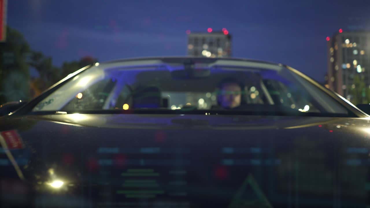 자동차 앞쪽의 카메라 실시간 모션 뷰