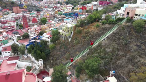 Cable-Car,-Monumento-de-al-Pipila,-Guanajuato-Mexico,-Drone-Shot