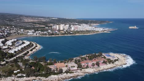 ciudad paisaje muescas protuberancias mar orilla