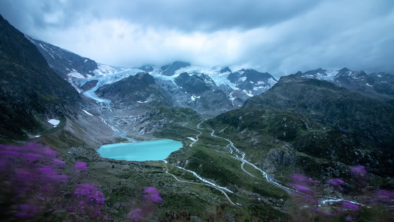 lapso de tiempo de día a noche del glaciar susten y su lago glacial visto desde sustenpass, suiza