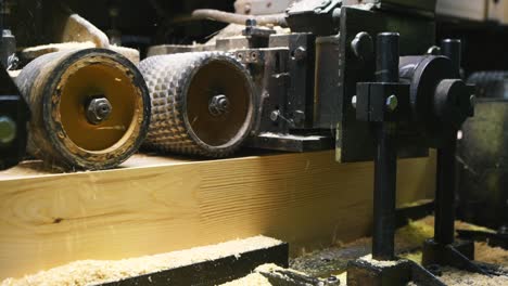 wood plank processing in a lumber mill