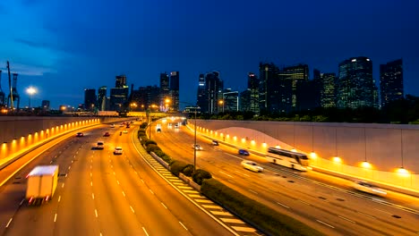 tráfico de 4k.time lapse en la carretera de la ciudad de singapur