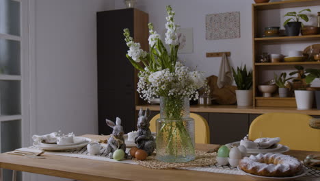 decorazione della tavola da pranzo di pasqua