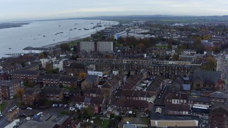 Vista-Aérea-De-La-Ciudad-De-Gravesend,-Kent,-Reino-Unido