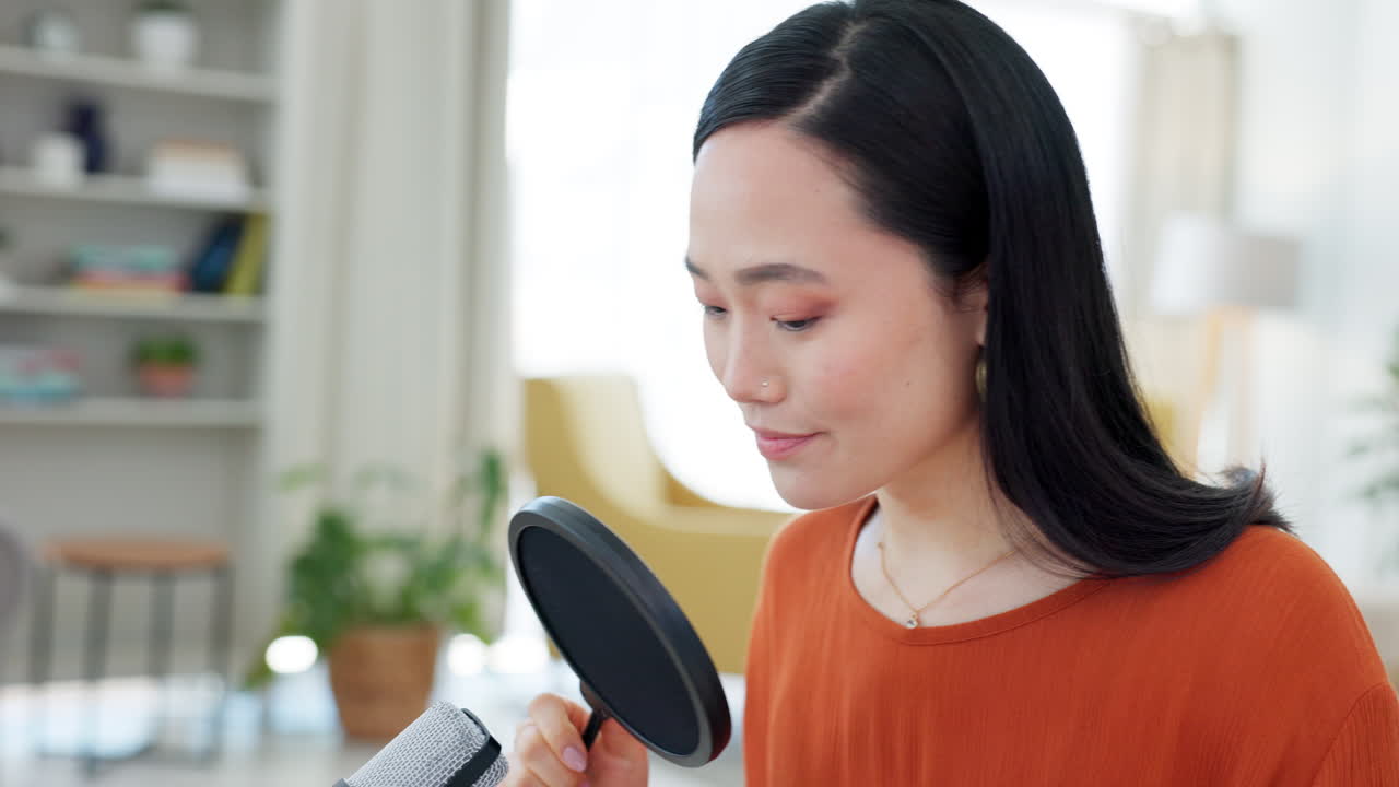 ⁇ 캐스트, 마이크와 여성 라이브 스트리밍