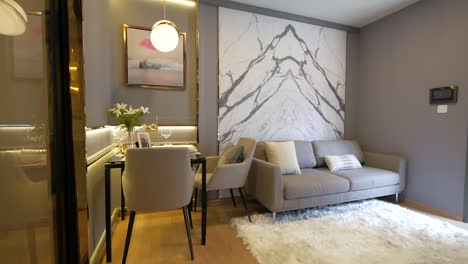 Recorrido-De-Decoración-De-Apartamento-Moderno-Y-Lujoso-Desde-El-Comedor-Hasta-La-Sala-De-Estar