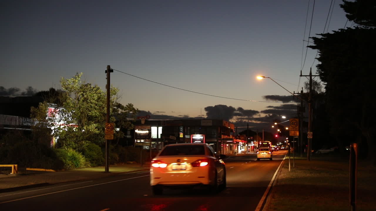 최종 목적지로 통근하기 위해 도로를 공유하는 차량