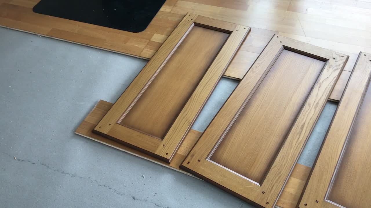 도색할 주방 수납장