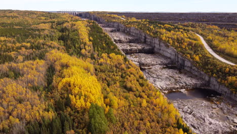 Robert-Bourassa-hydroelectric-power-plant-Generating-Facility-Spillway-Quebec-Canada