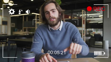 animación de cuadro blanco sobre empresario caucásico haciendo una llamada de video