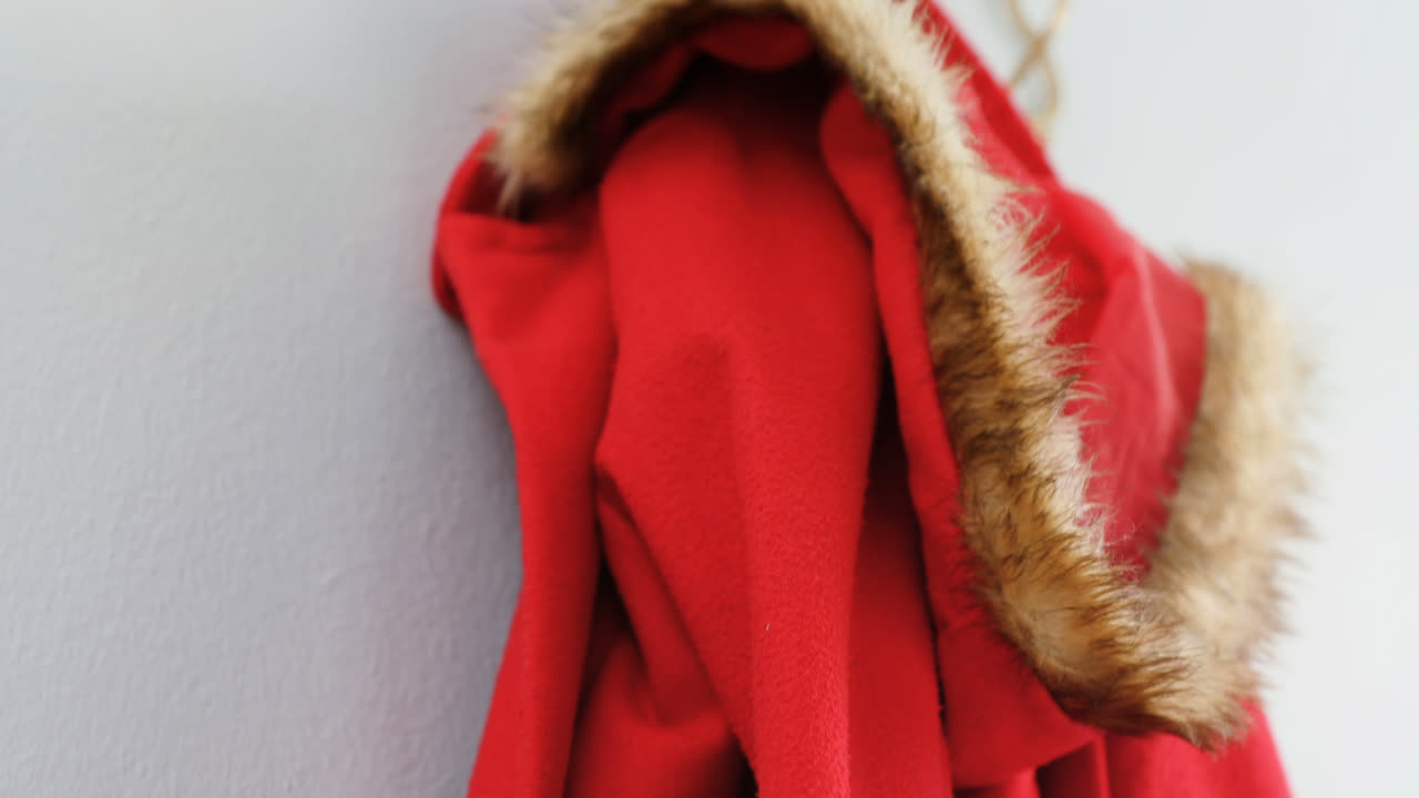 4k 4k에 매달린 빨간 후디