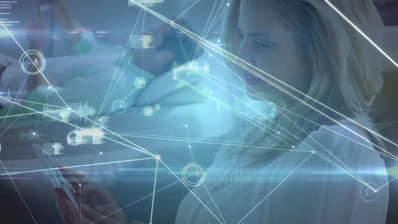 red de conexiones y procesamiento de datos contra la mujer usando tableta digital