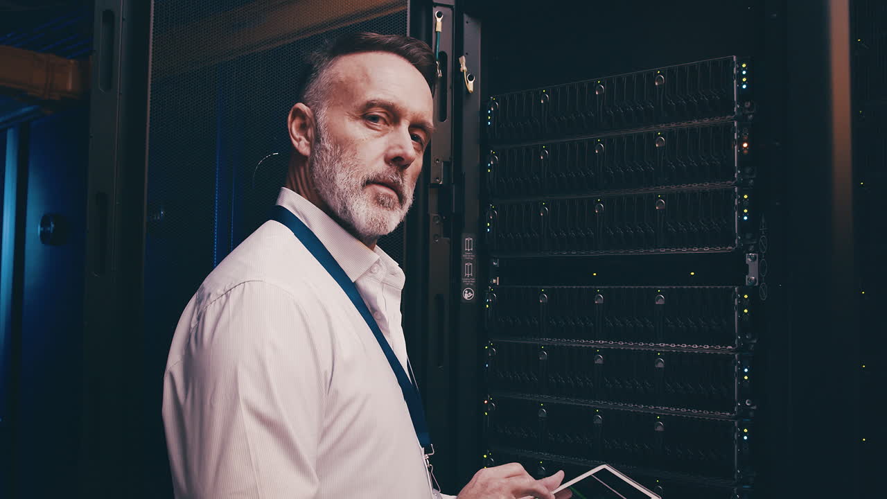 para la llamada de expertos en procesamiento de datos en el pro