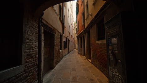 venetian alleyway
