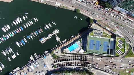 túnel del puerto de hong kong y piscina del club de oficiales de policía, vista aérea