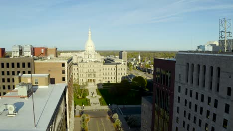 4K-Drone-video-of-the-state-capital-in-Lansing,-Michigan-during-the-sunrise
