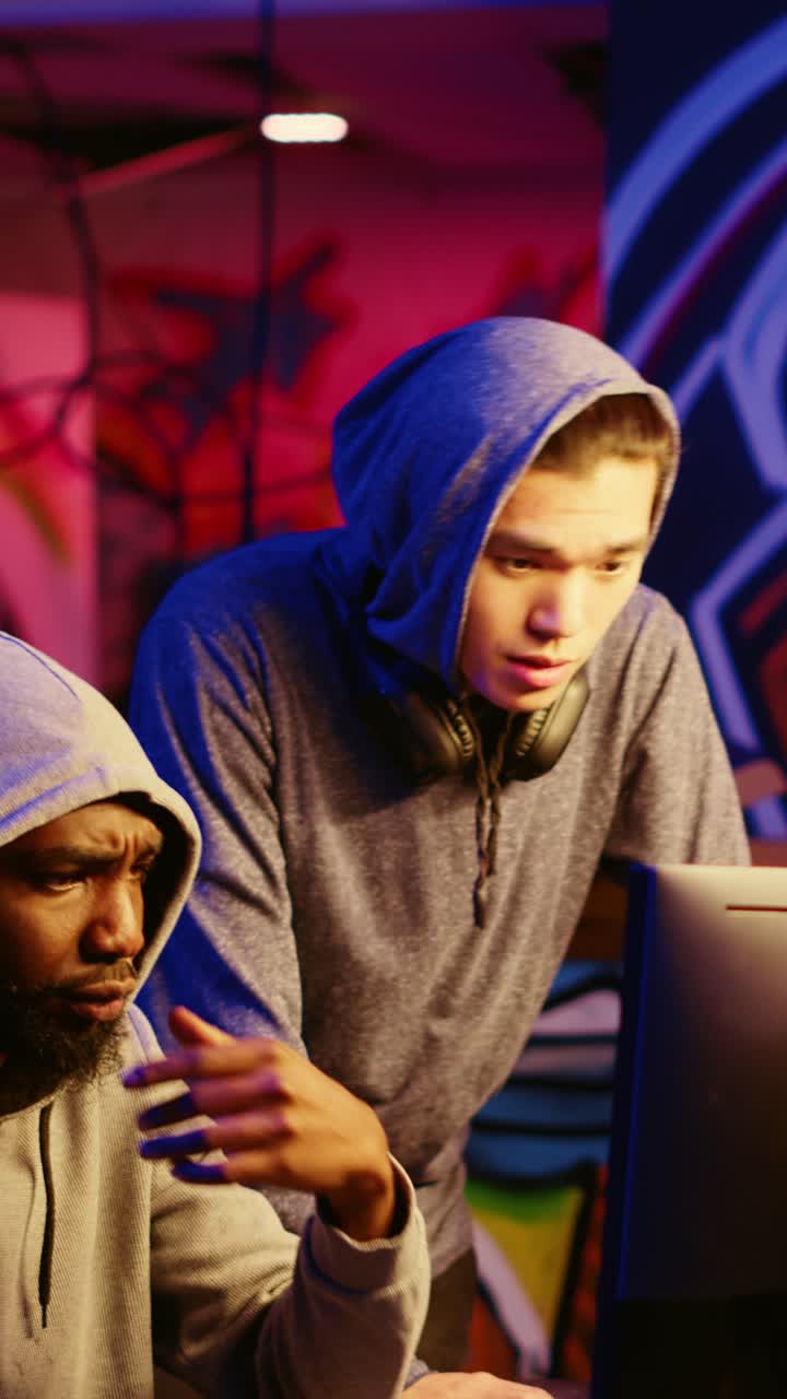 Vertical video Hacker teaching script kiddie to hack PC
