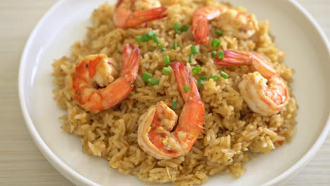 garlic fried rice with shrimps or prawns