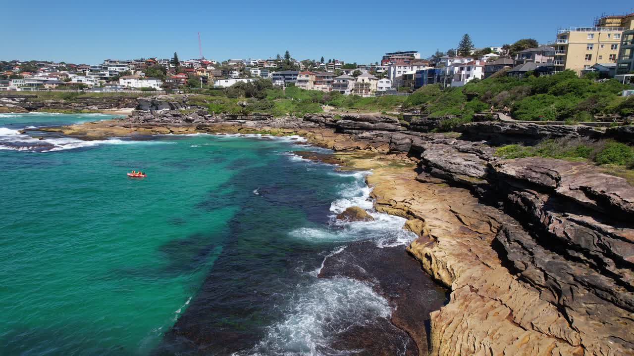 Tamarama Plajı ve Koyu, Sidney, NSW, Avustralya - Drone Çekimi.