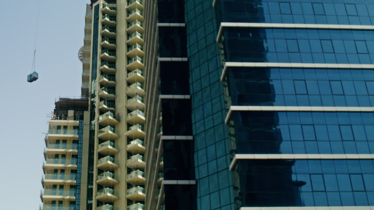 rascacielos modernos en construcción en dubai
