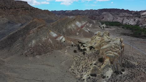 rocas sedimentarias en capas en el monumento nacional gran escalera escalante, utah, estados unidos