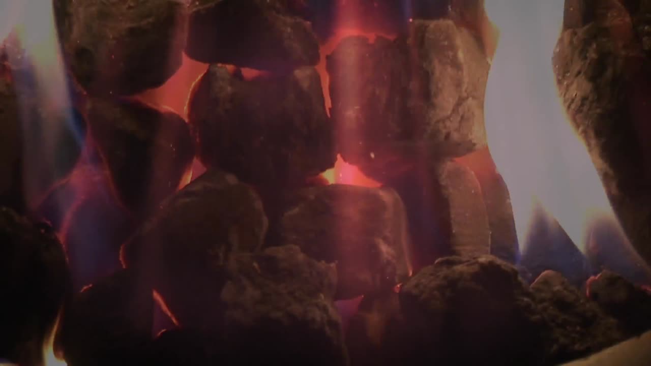 애니메이션에서 스파크와 함께 캠프불의 클로즈업  ⁇