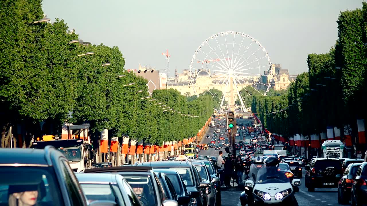 스-엘리제스 애비뉴 (paris-les-champs-élysées avenue) 의 타임 라프스 (timelapse) 는 콩코드 (concorde) 의 바를 볼 수 있는 프랑스 파리의 교통입니다.