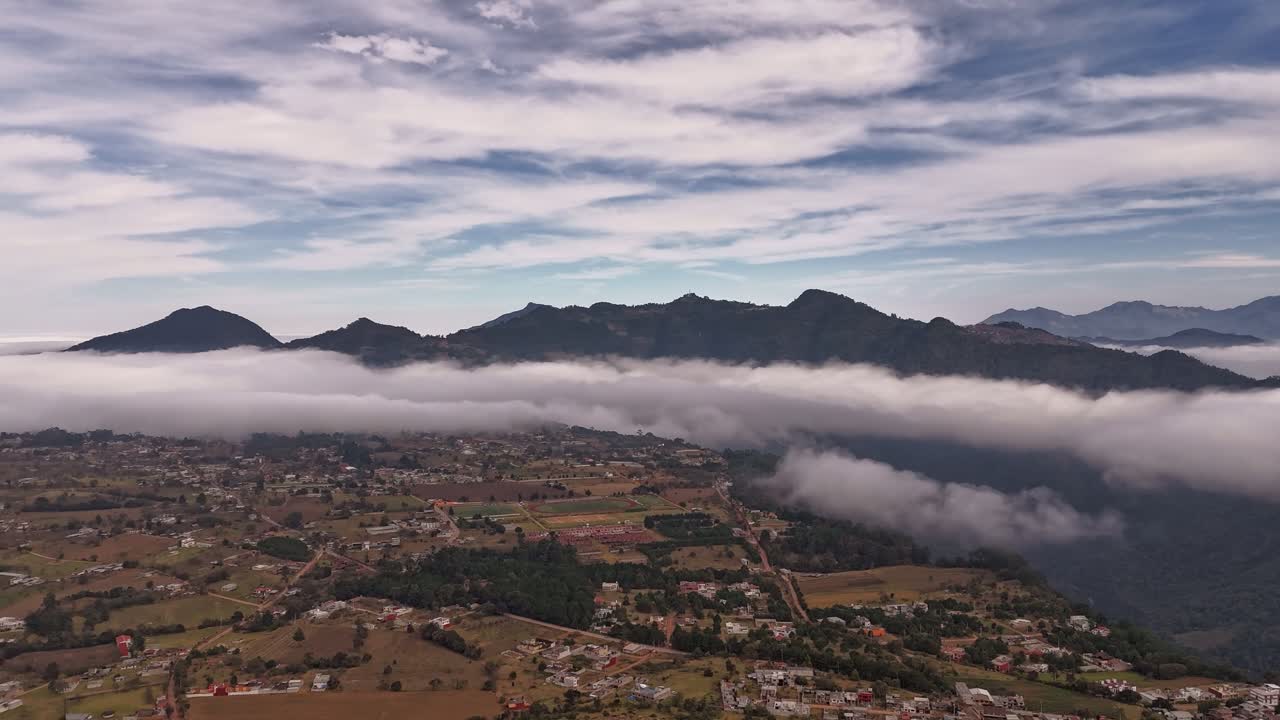 hiper-lapso en zacatlán whit un increíble paraíso de niebla