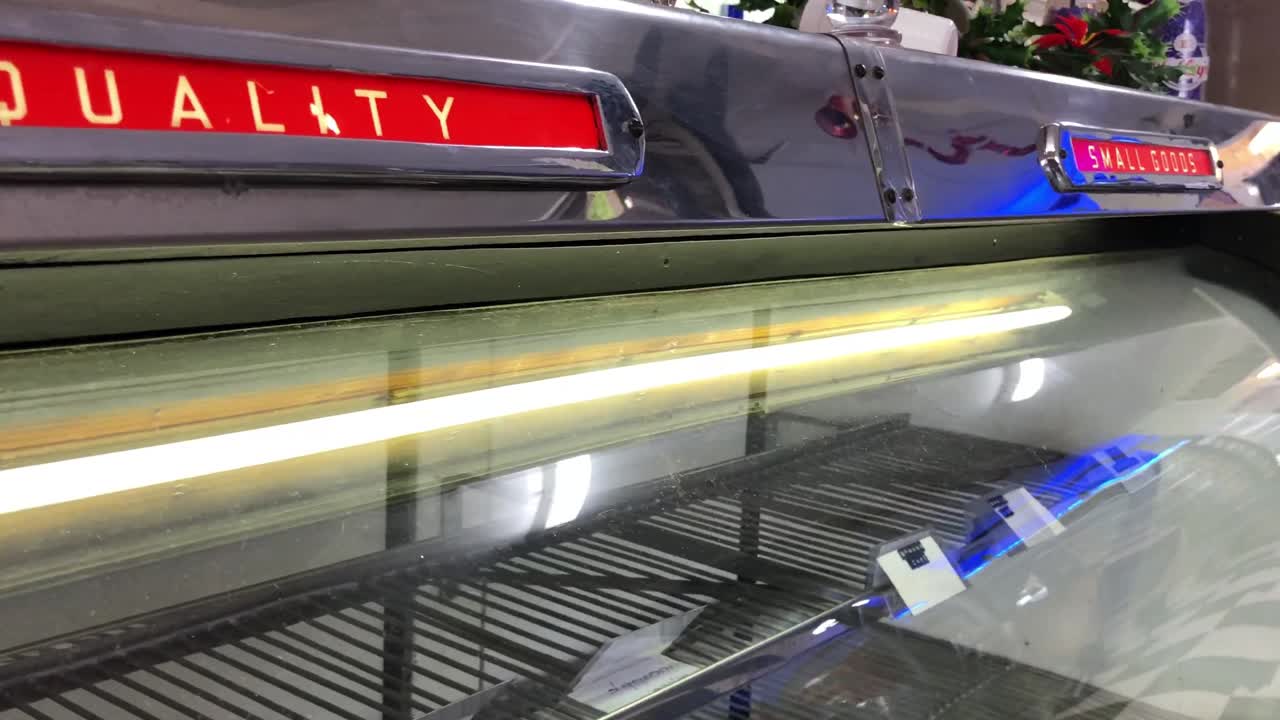 1950년대 스타일의 유리 가게 카운터