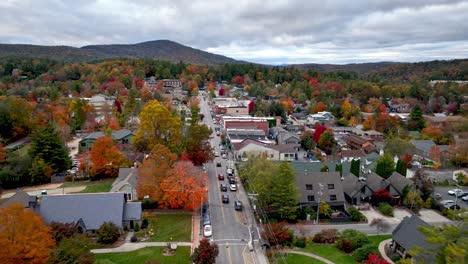 high-aerial-push-in-to-blowing-rock-nc,-north-carolina-in-autumn