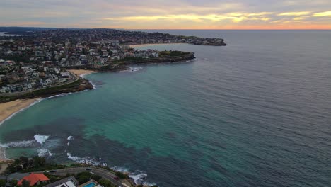 vista panorámica de los suburbios del este en la costa de bronte beach, tamarama beach y bondi beach en australia