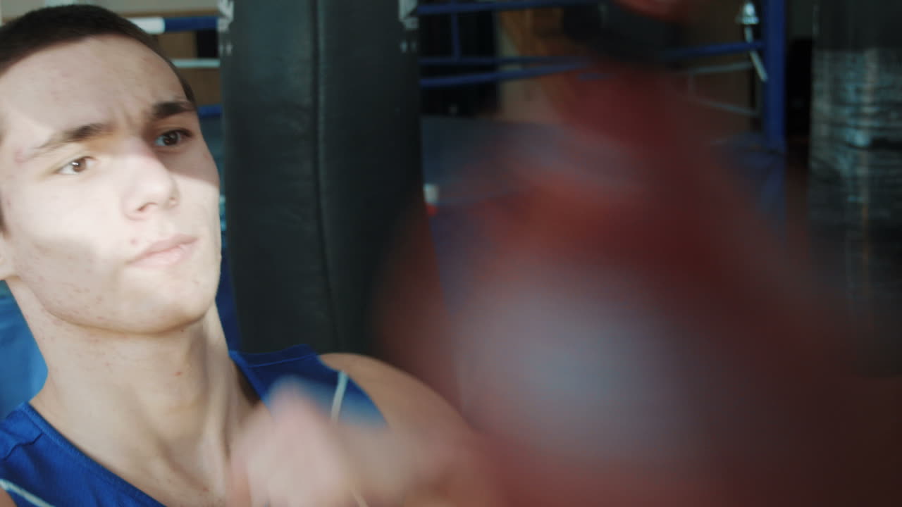 젊은 복서 훈련