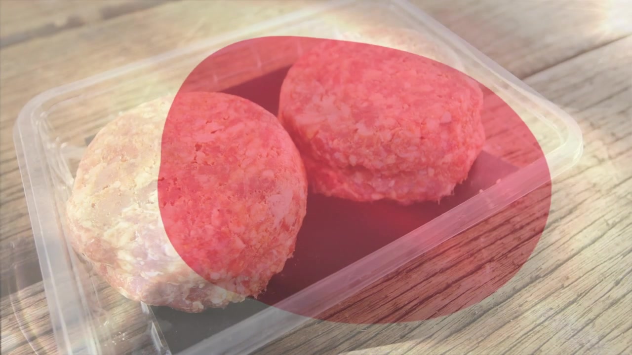 Sunlight driving cam slide, glare shifting, clear tray with two patties, red circle showing quality