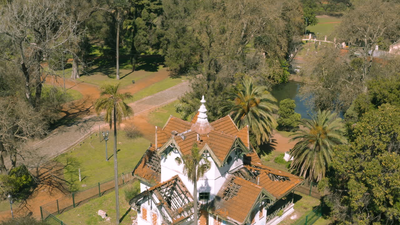 antena - sala de baile el tambito, palermo, buenos aires, argentina, amplio plano ascendente